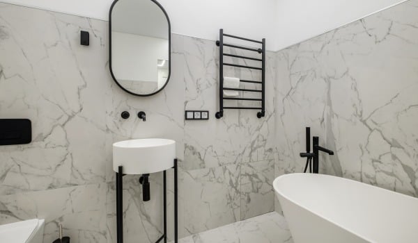 Płytki 60×60 cm - jak układać poprawnie i jaką szerokość fugi wybrać do gresu 60×60 cm