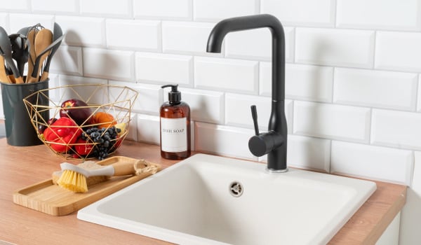 Granit czy stal – jaki zlewozmywak do kuchni wybrać?